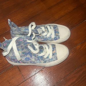 Sara kids shoes size 35 good condition just needs to be washed